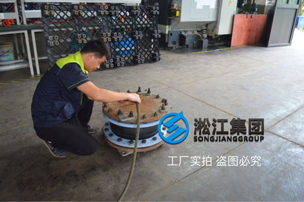 【圖析】DN400橡膠接頭壓力檢測“好質(zhì)量不是說說而已” 【圖析】DN400橡膠接頭壓力檢測“好質(zhì)量不是說說而已”