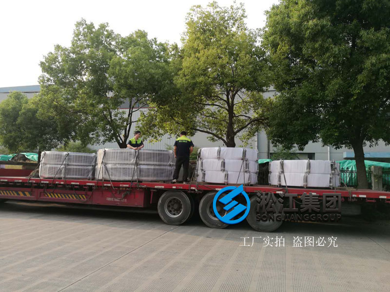 【發(fā)貨現(xiàn)場(chǎng)】大口徑橡膠接頭發(fā)往上海竹園污水處理廠 【發(fā)貨現(xiàn)場(chǎng)】大口徑橡膠接頭發(fā)往上海竹園污水處理廠