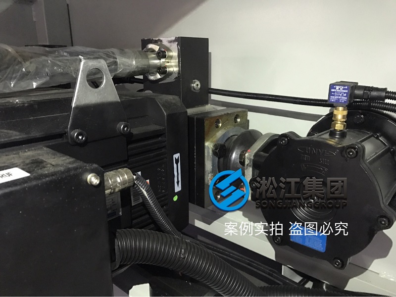 【安裝現(xiàn)場】注塑機(jī)液壓泵抽油橡膠避震喉“ASA NG80” 【安裝現(xiàn)場】注塑機(jī)液壓泵抽油橡膠避震喉“ASA NG80”