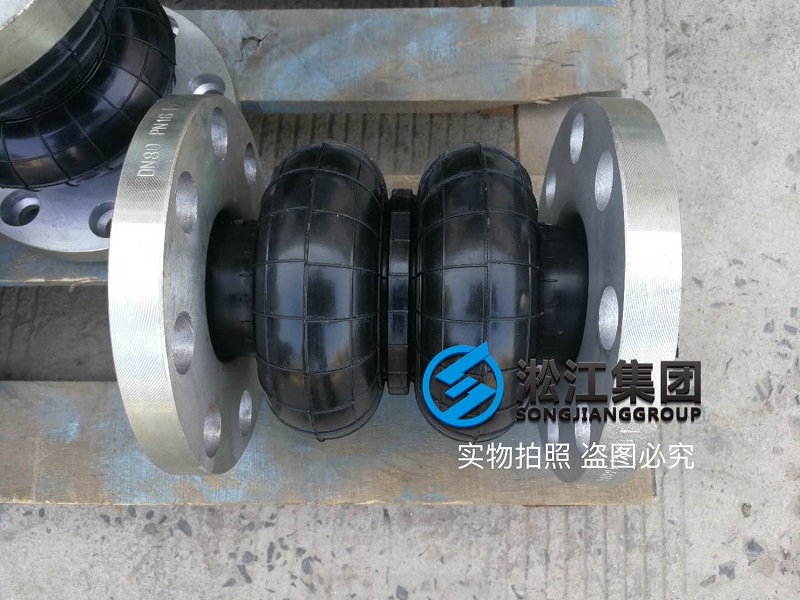 為鋼廠連鑄設(shè)備訂制的橡膠接頭準(zhǔn)備裝機 為鋼廠連鑄設(shè)備訂制的橡膠接頭準(zhǔn)備裝機