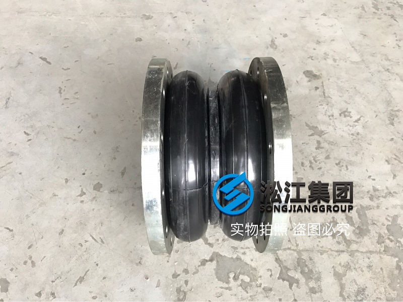 為鋼廠連鑄設(shè)備訂制的橡膠接頭準(zhǔn)備裝機 為鋼廠連鑄設(shè)備訂制的橡膠接頭準(zhǔn)備裝機