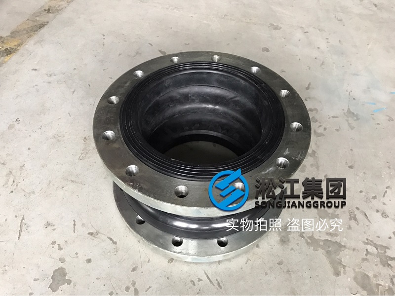 為鋼廠連鑄設(shè)備訂制的橡膠接頭準(zhǔn)備裝機 為鋼廠連鑄設(shè)備訂制的橡膠接頭準(zhǔn)備裝機