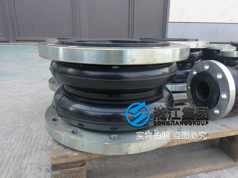 為鋼廠連鑄設(shè)備訂制的橡膠接頭準(zhǔn)備裝機 為鋼廠連鑄設(shè)備訂制的橡膠接頭準(zhǔn)備裝機