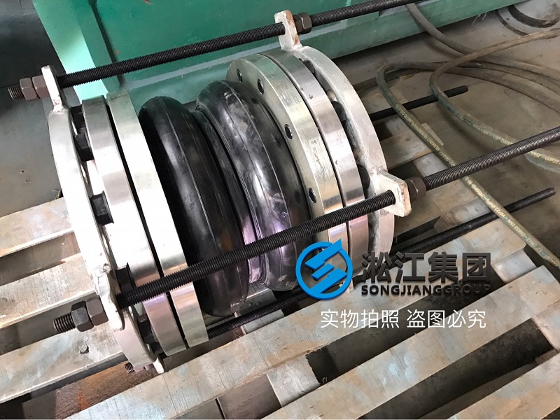 為鋼廠連鑄設(shè)備訂制的橡膠接頭準(zhǔn)備裝機 為鋼廠連鑄設(shè)備訂制的橡膠接頭準(zhǔn)備裝機