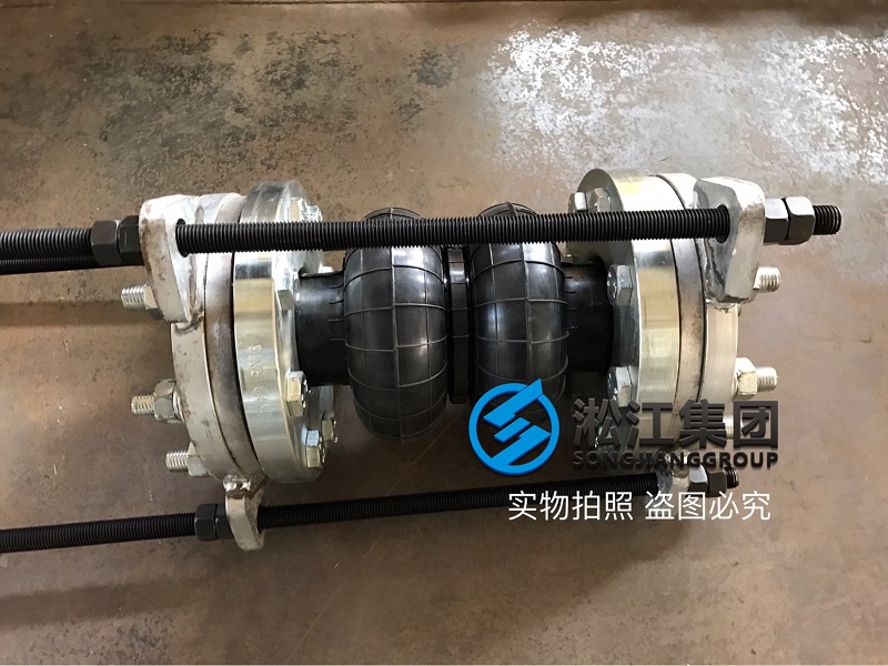 為鋼廠連鑄設(shè)備訂制的橡膠接頭準(zhǔn)備裝機 為鋼廠連鑄設(shè)備訂制的橡膠接頭準(zhǔn)備裝機